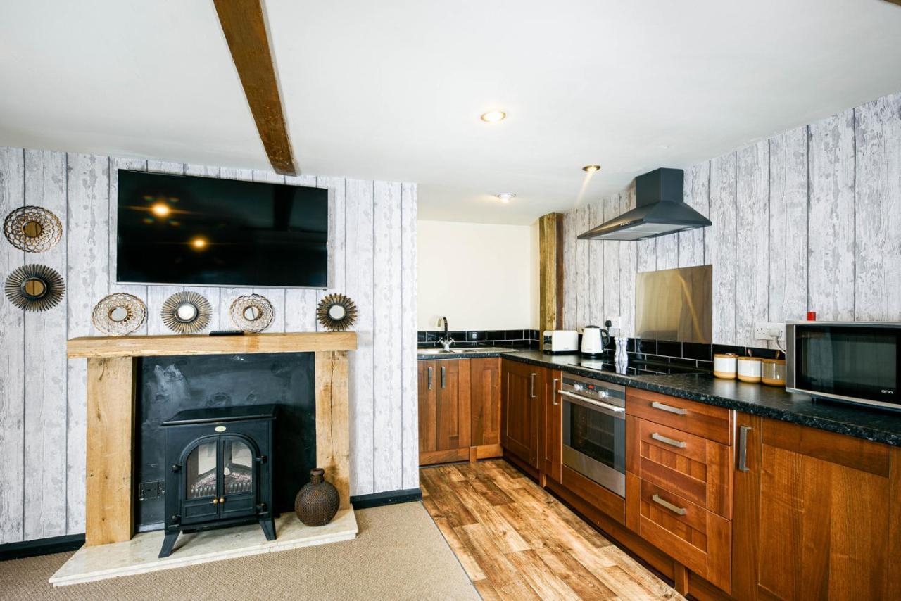 The West Barn Near Bath, Sleeps 24 And 2 Hot Tubs Villa Bristol Luaran gambar