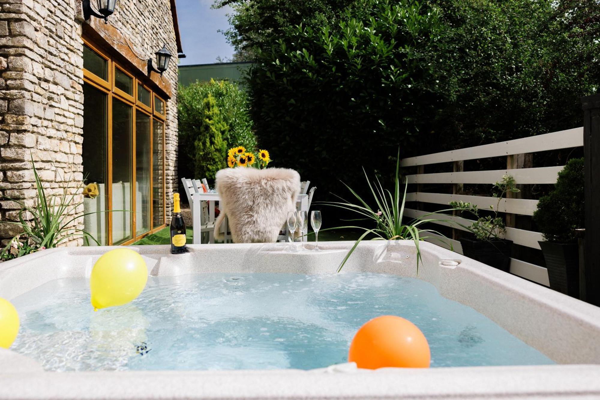 The West Barn Near Bath, Sleeps 24 And 2 Hot Tubs Villa Bristol Luaran gambar