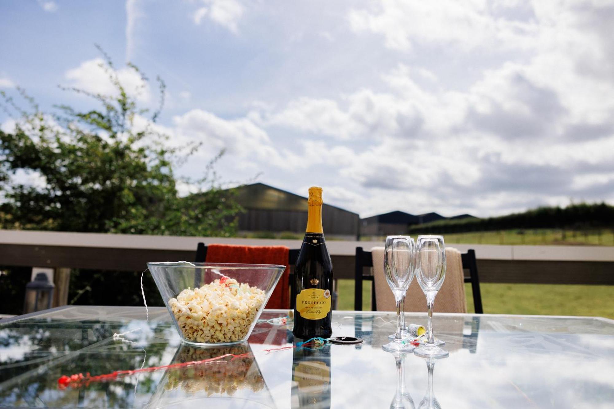 The West Barn Near Bath, Sleeps 24 And 2 Hot Tubs Villa Bristol Luaran gambar